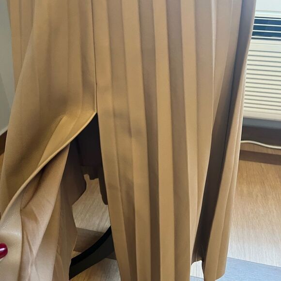 ELIE TAHARI ​Faux Leather Pleated Skirt - Picture 10 of 10